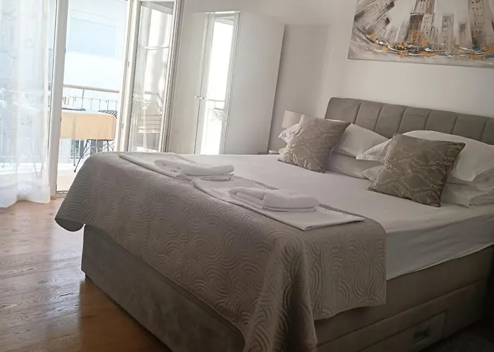 Apartment Golden Sunrise - 4 Ul.Petra Svacica11